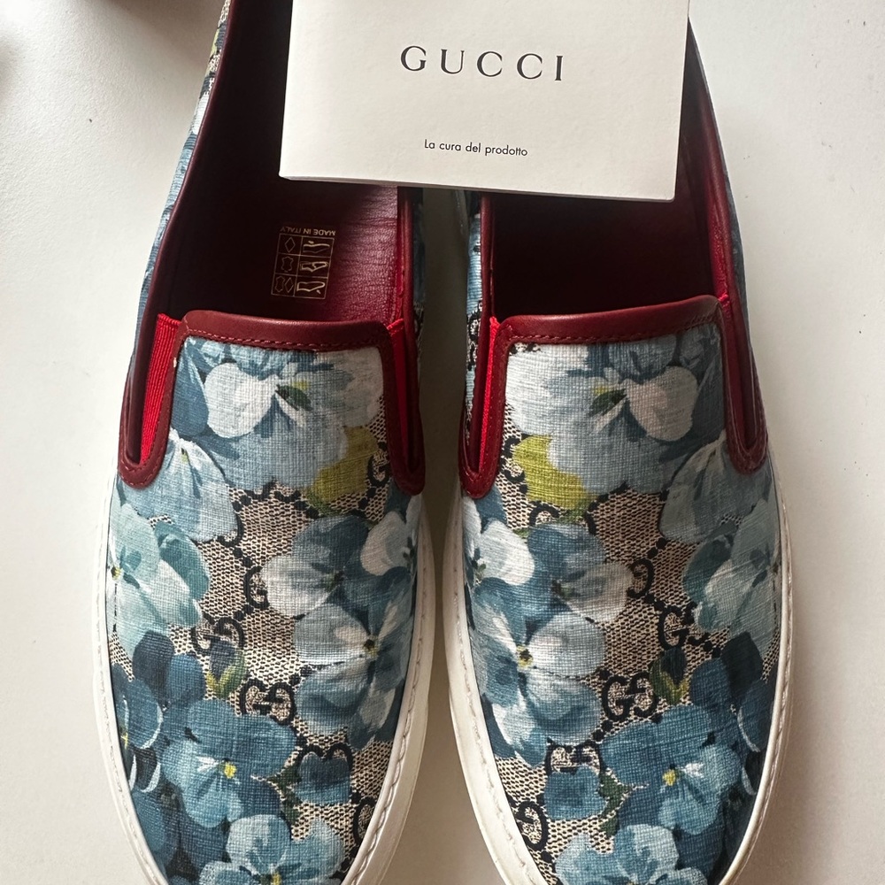 Gucci GG Supreme Monogram Blooms slip-on sneakers.